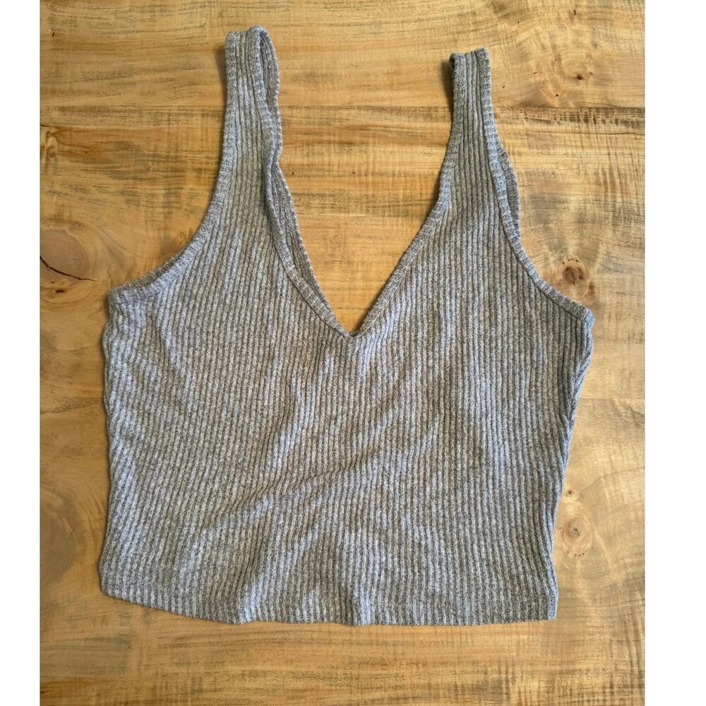 Abercrombie & Fitch Gray Ribbed Knit V-Neck Cropped Tank Top size med